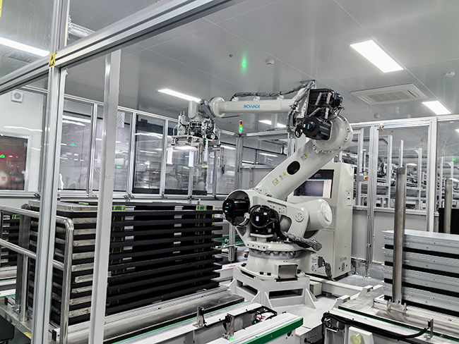 雄安新區(qū)首條信創(chuàng)產(chǎn)品數(shù)字化產(chǎn)線自動化裝配作業(yè)。雄安百信信息科技有限公司供圖