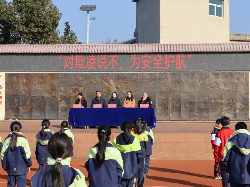 圖2  紅果司法所聯(lián)合婦聯(lián)、派出所等部門，走進(jìn)紅果街道沙坨小學(xué)開展防欺凌專題講座.jpg