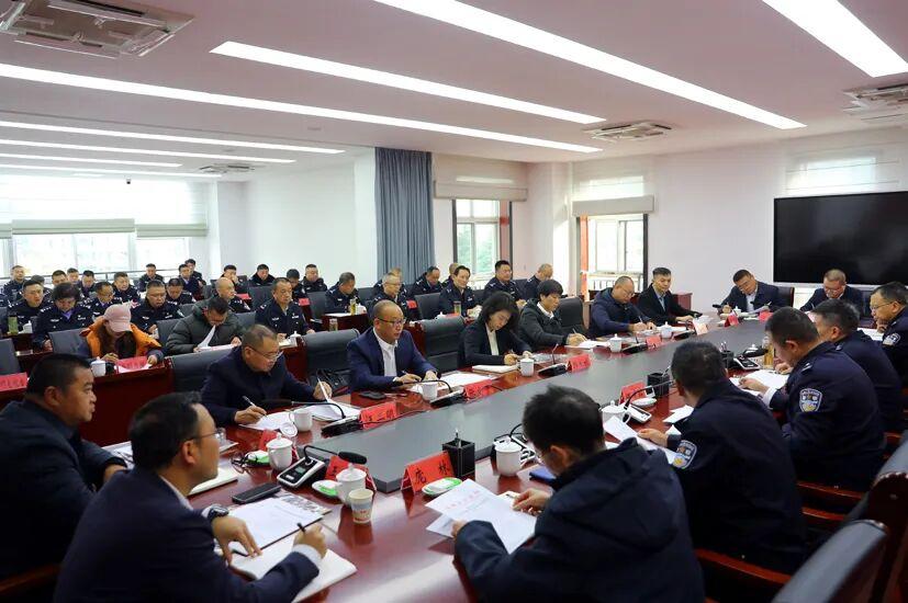 圖3 市公安局舉行黨風(fēng)政風(fēng)警風(fēng)監(jiān)督員聘任儀式。——安順公安融媒體中心供圖.jpg