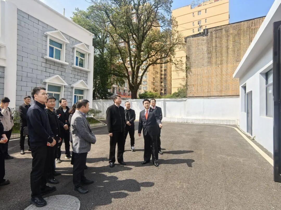 圖1 在沙包堡人民法庭調(diào)研.jpg