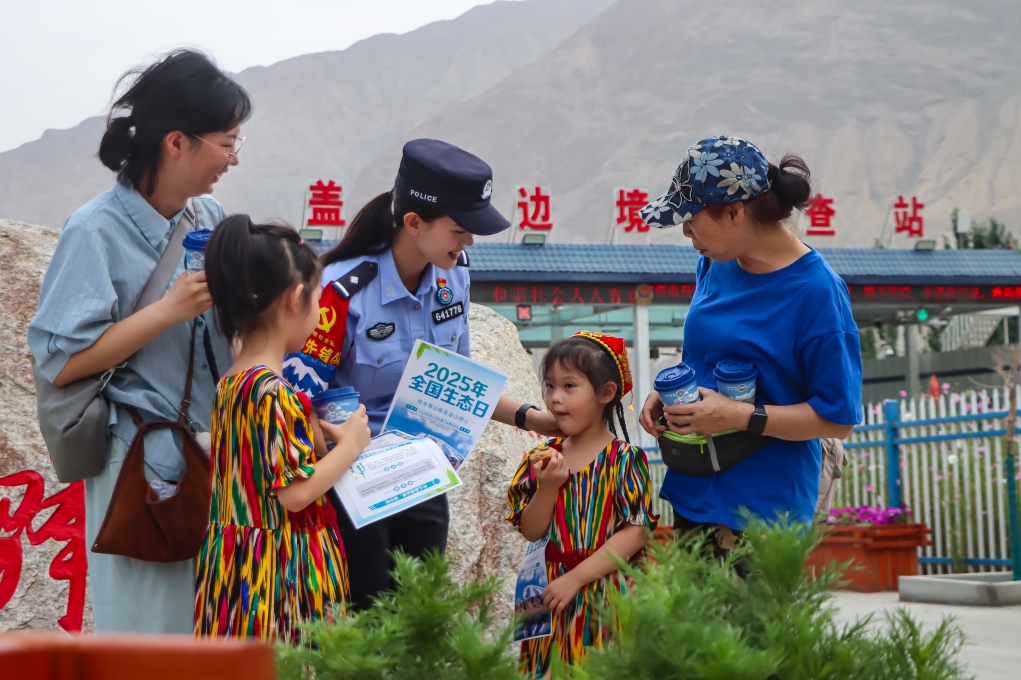 高原“警茶”送法 共同守護(hù)邊境生態(tài)安全