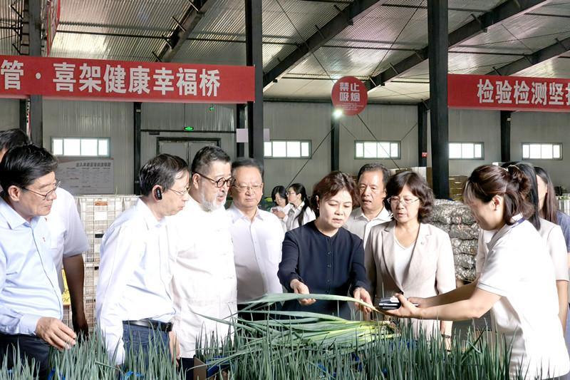 全國人大常委會食品安全法執(zhí)法檢查組在黑檢查側(cè)記